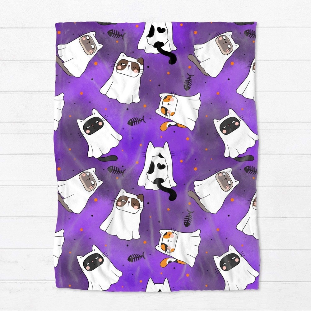 Blanket - Halloween - Purple background Cats dressed as ghosts - NEW